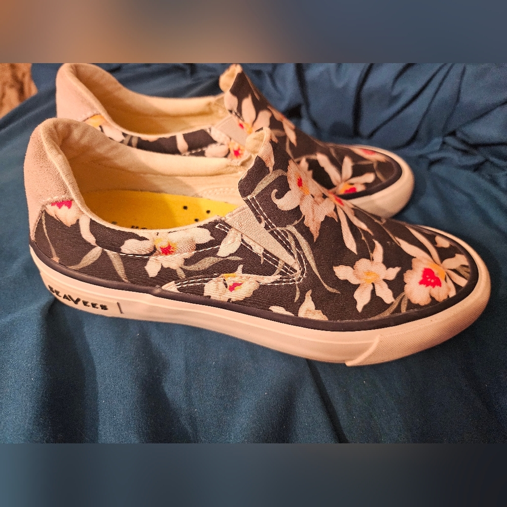 SeaVees Hawthorne Magnum Floral Slip On Womens Blue Sneakers Casual Shoes 5.5